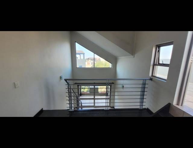 2 BEDROOM PROPERTY TO RENT IN LONEHILL
